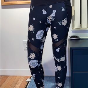 Betsy Johnson S 3/4 Leggings